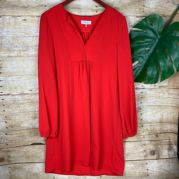 NEW Leyden | Red Fiery V Neck 3/4 Sleeve Swing - Picture 2 of 6